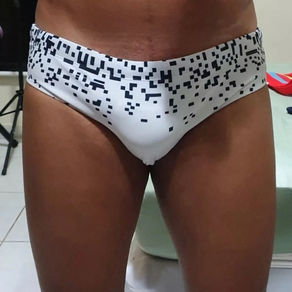 Trendy Sexy men’s breathable swimming briefs.